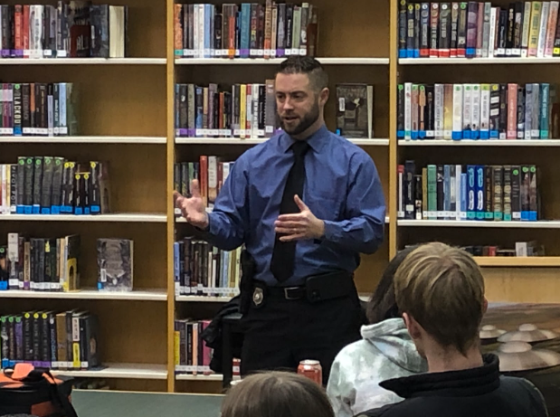 Rizzuti speaks to AP Language students in the library
