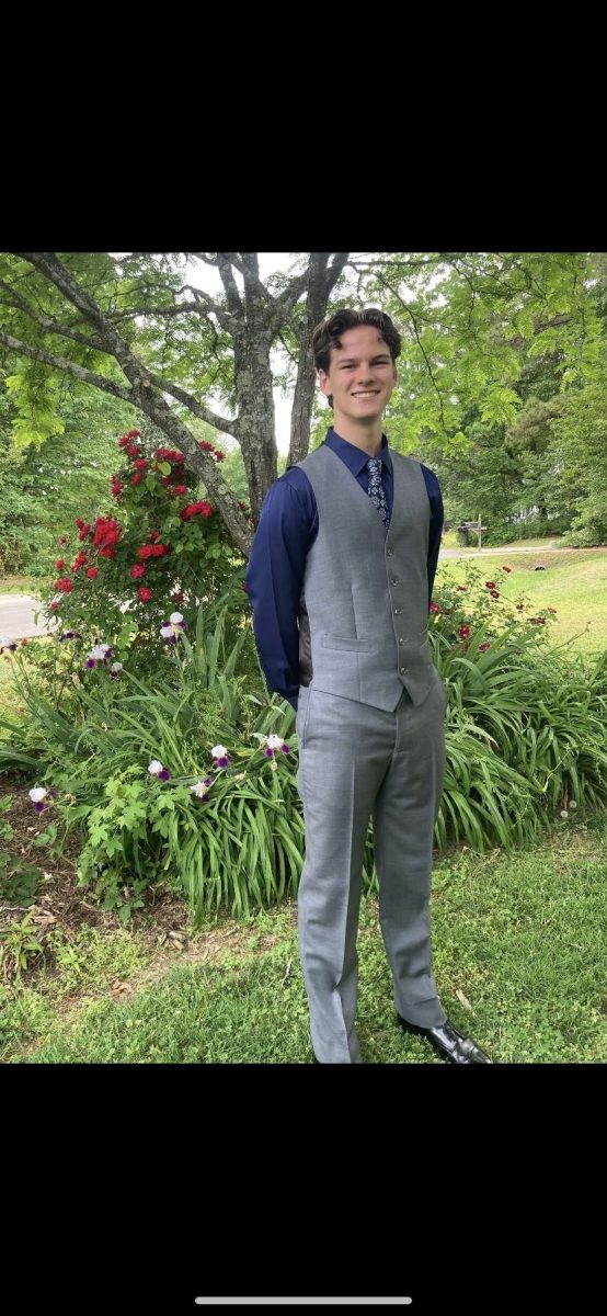 Everett Aileo at senior prom
