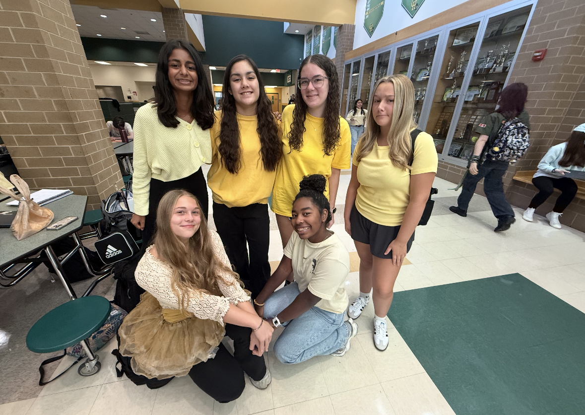 Sophomores posing for a picture wearing their class color