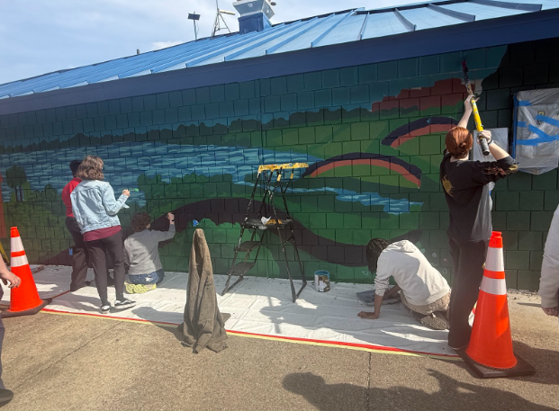 Picture from the field trip of several art students painting the mural at Rockwood Park